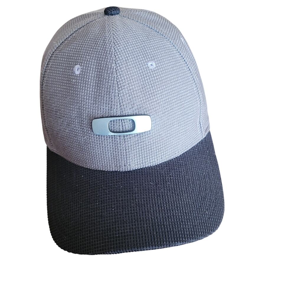 Oakley Mens Tincan Metal Logo Gray Black Hat Stretch Fitted Hat A Flex Sz L/XL
